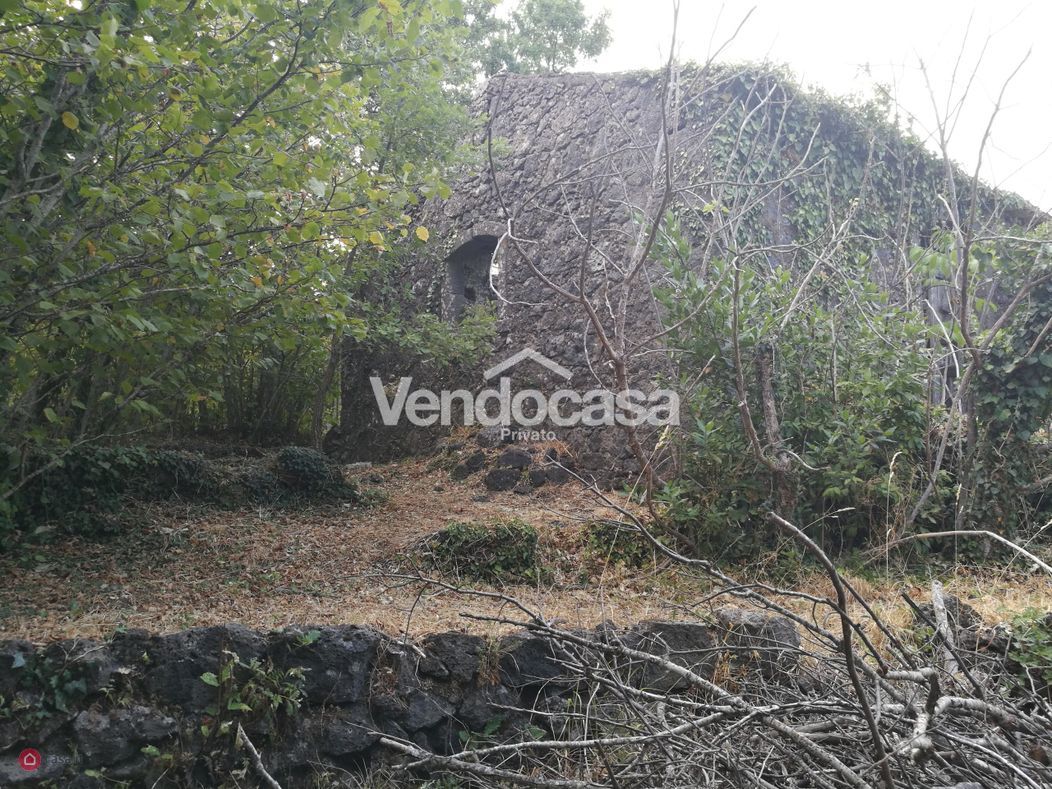 Terreno con fabbricato rurale